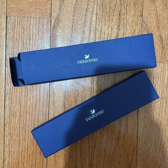 Swarovski crystal flower bracelet - Picture 5 of 6